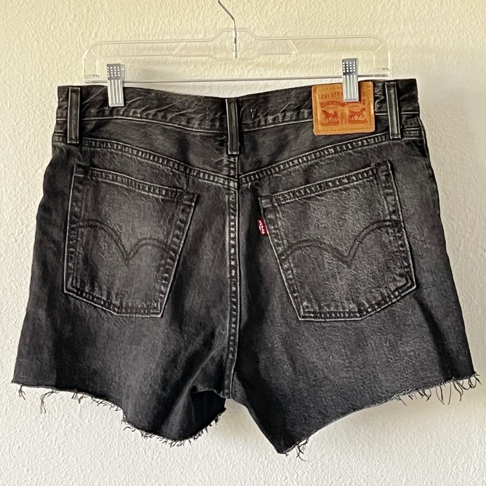 Levi's Wedgie Washed Black Shorts Dark Gray Button Fly Frayed Hem Size 31 - Picture 2 of 13